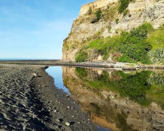 Cute & Quiet Ohawe Cottage - Hawera - Strand