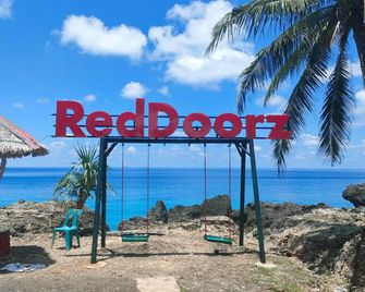 RedDoorz Syariah near Ujong Kareung Beach Sabang - Sabang - Building