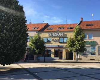 Byron - Topoľčianky - Building