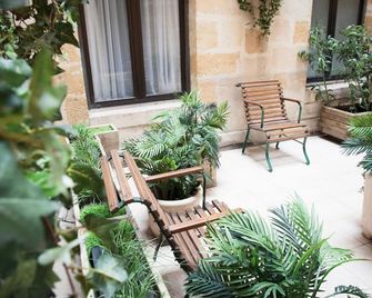 Hotel des 4 Soeurs - בורדו - פטיו