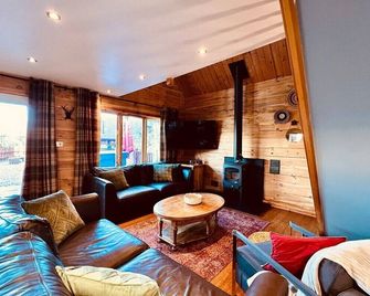 Group lodge with hot tub and fire pit - Inverness - Lounge