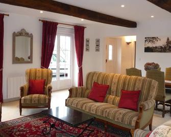 Normandy (Manche) Charming Gite 160 M2 Spacious, Comfortable, Enclosed Garden - Torigny-les-Villes - Sala de estar