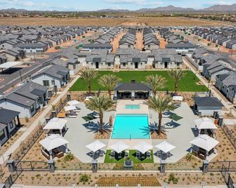 Breezy Modern House With Pool Bbq - Casa Grande - Piscina