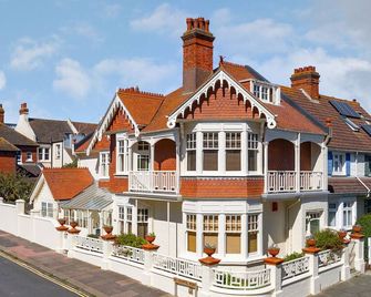 Finest Retreats - Pittodrie Guest House - Room 3 - Brighton - Rakennus