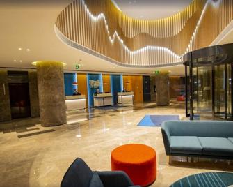 Holiday Inn Express Bozhou City Center - Bozhou - Lobby
