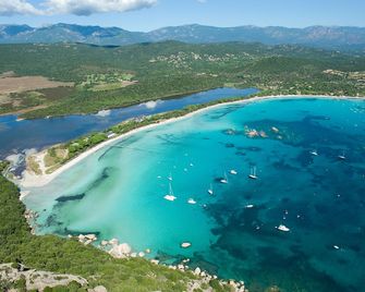 أوتل كاستيلفيردي - بورتو-فيكيو - مبنى