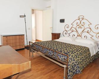 Piuhotels City Center - Parma - Schlafzimmer