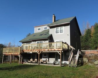 Franconia Notch Retreat, Huge Views, Hot Tub, EV charger, A/C - Sugar Hill - Building