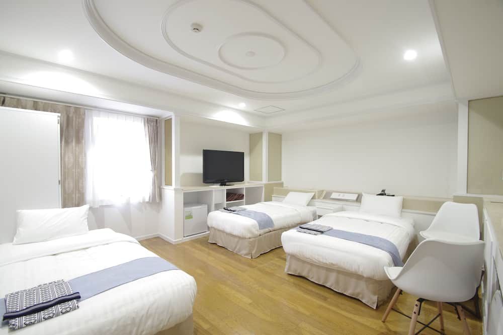 Bedroom view of Hotel Imalle Yokohama Isezakicho