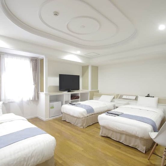 Bedroom view of Hotel Imalle Yokohama Isezakicho