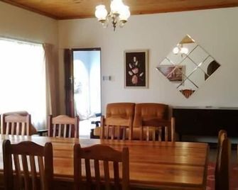 Holiday House Sedgefield - Sedgefield - Dining room