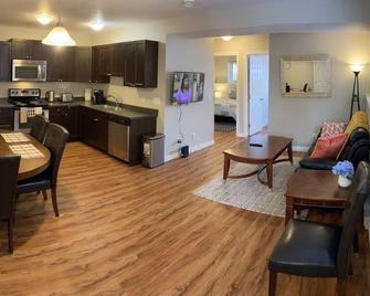 ️ Posh, cozy, bright suite Netflix Full Kitchen - Dawson Creek