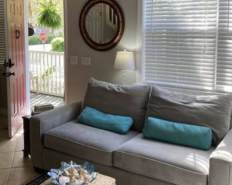 Heart of Port Royal/minutes to Sands Beach/Parris Island and Historic Beaufort - Port Royal - Sala de estar