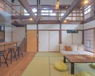 Fox White Temple / Nagano Nagano - Nagano - Salon