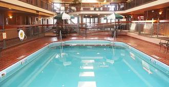 Auburn Place Hotel And Suites - Cape Girardeau - Pool