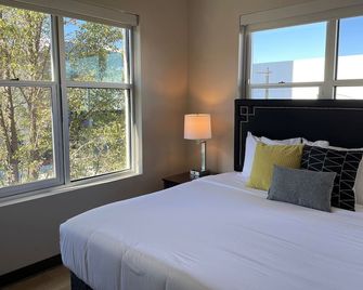 Relaxing 2 Bed Travel Apartment Steps Away from Riverfront Park - Spokane - Bedroom