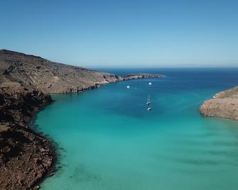 The ultimate sailing yacht vacation in the Sea of Cortez. Jersey Girl II - La Paz - Plage