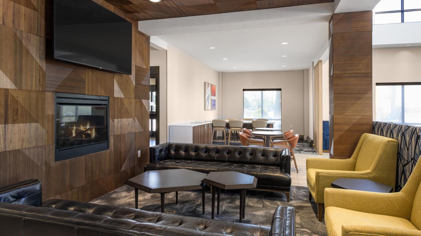 Holiday Inn Express & Suites Belgrade By IHG
