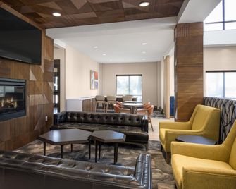 Holiday Inn Express & Suites Belgrade By IHG - Belgrade - Salónek