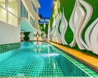 Anajak Bangkok Hotel - Sha Plus - Bangkok - Pool