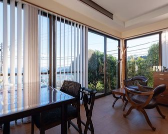 A private villa built on a hill overlooking Atami / Atami Shizuoka - Atami - Dining room