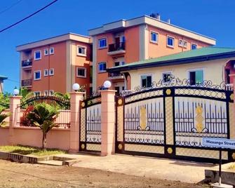 Stunning 3-Bedrooms GuestHouse in Limbe Cameroon - Limbe - Edificio