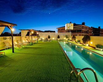 Andalucia Center - Granada - Pool