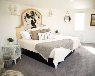 Gorgeous views, unique stay minutes away from hot pools, golfing, restaurants. - Lava Hot Springs