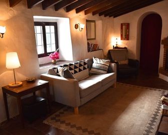 Characterful, Stylish 'Finca' with Heated Pool & Mountain Views (Beach 25 mins) - Cómpeta - Sala de estar