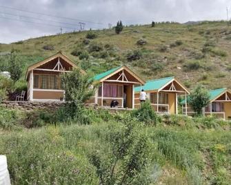 Tandi Sarai - Kaza Khas - Edificio
