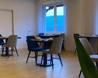 Hôtel Le Bellevue - Les Roches-de-Condrieu - Ресторан