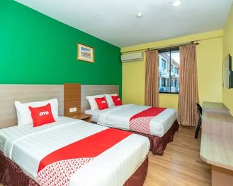 Capital O 89538 Ocean Hotel - Labuan - Schlafzimmer