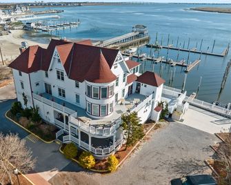 Tavern on the Bay Hotel - Meyer Lansky Suite - Somers Point