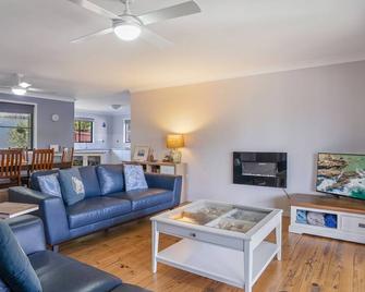 The Grey Havens - 58 Cypress Street - Evans Head - Sala de estar