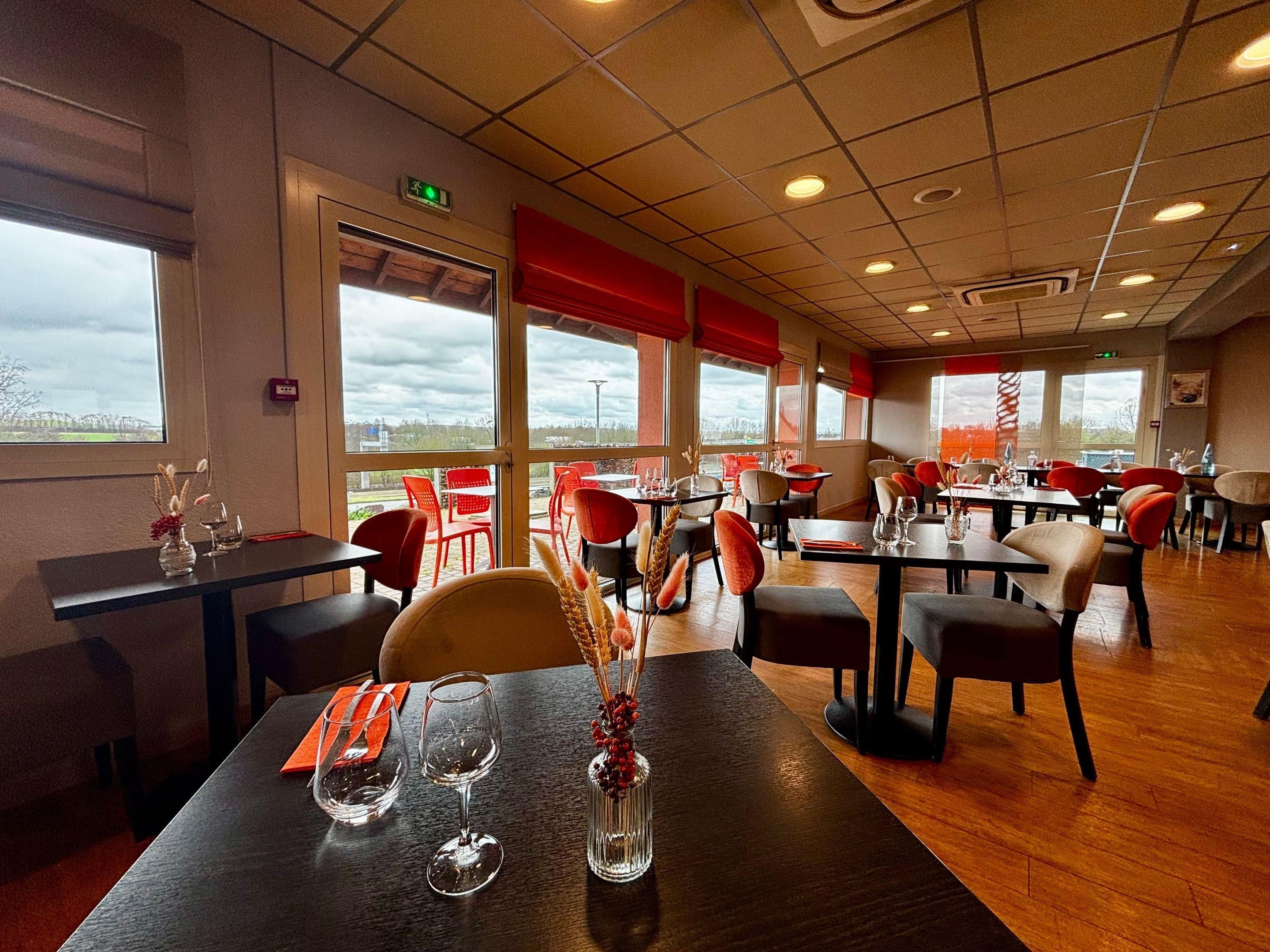 Brit Hotel Les Evens - Saint-Saturnin - Ресторан