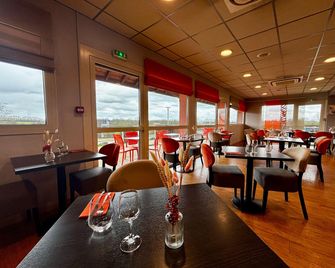 Brit Hotel Les Evens - Saint-Saturnin - Ресторан