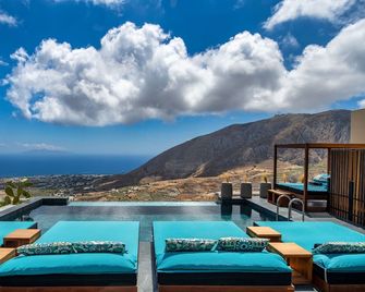 Skyfall Suites - Adults Only - Pyrgos Kallistis