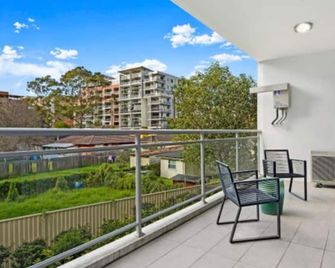 Apartment in Liverpool near the Hospital & Westfield - Liverpool - Ban công