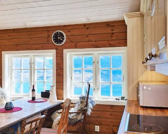Holiday home Grimo - Utne - Comedor