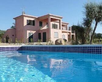 A modern 3 bedroom luxury apartment - Spilinga - Piscina