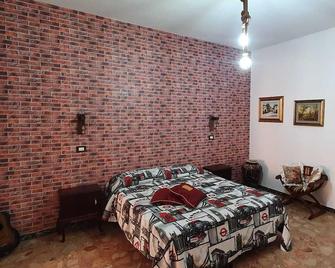 I due Leoni bed and breakfast - Laureana di Borrello - Habitación