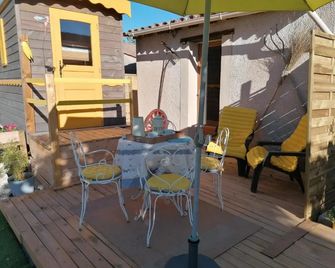 la fée viviane et michel l'enchanteur - Robion - Patio