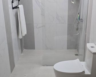El Colibri Hotel - Sosúa - Bathroom