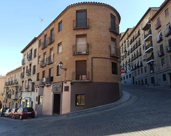 Cervantes Apartamentos - Toledo - Outdoor view