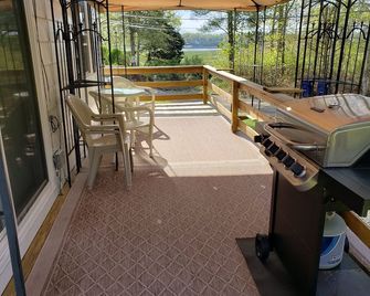 Charming home with beautiful waterview in quiet area - Wareham - Balkon