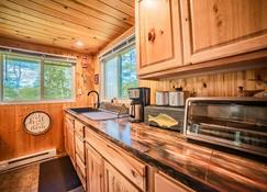 Cozy Cottage on Bald Eagle Creek - Mill Hall - Kitchen