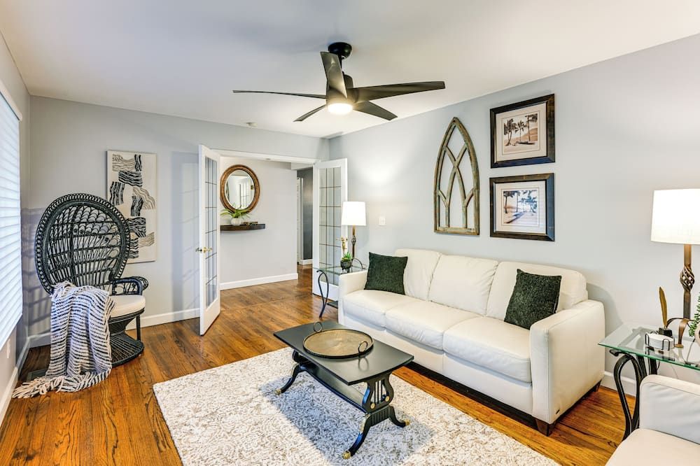 2 Mi to Dtwn Brighton: Updated Home w/ Fenced Yard - Brighton - Sala de estar