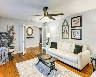 2 Mi to Dtwn Brighton: Updated Home w/ Fenced Yard - Brighton - Sala de estar