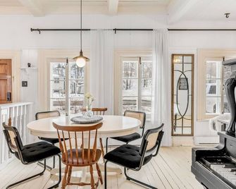 Initial / La petite école / Île d'Orléans - Saint-Laurent-de-L'île-d'Orléans - Comedor