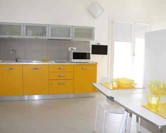 Iride Guest House - Oristano - Cocina